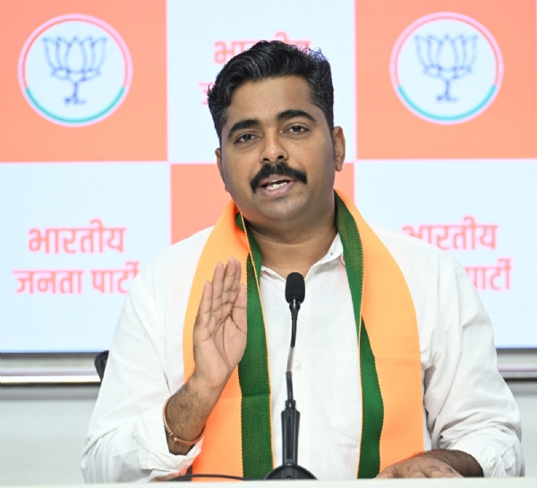 नवनाथ बन यांचा घणाघात नवनाथ बन यांचा घणाघात