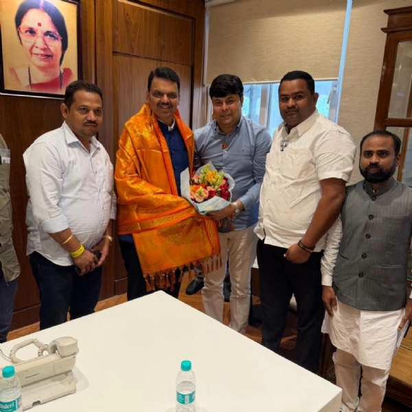 मुख्यमंत्री मा. देवेंद्र फडणवीस  यांची आमदार सईद खान यांनी   घेतली  सदिच्छा भेट