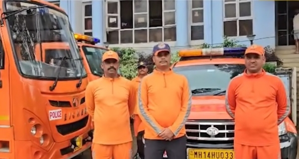 NDRF team arrives in Mahad; administration prepared in the wake of floods.