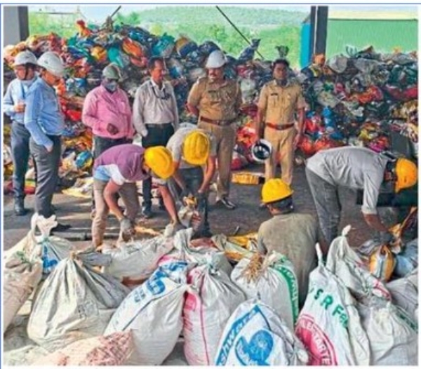 यवतमाळात विविध गुन्ह्यातील ८८५ किलो गांजा नष्ट यवतमाळात विविध गुन्ह्यातील ८८५ किलो गांजा नष्ट