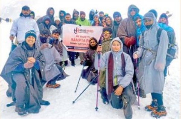 वरुडच्या दोन युवकांनी सर केले हम्पटा पास