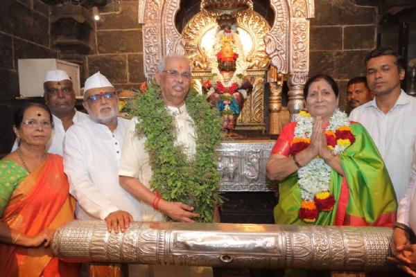 राज्यपाल राजेंद्र आर्लेकर श्री विठ्ठल- रुक्मिणी दर्शन राज्यपाल राजेंद्र आर्लेकर श्री विठ्ठल- रुक्मिणी दर्शन