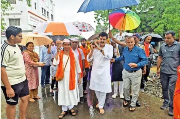 यवतमाळ मधून ढरीच्या वाटेवर निघाली दिव्यांगांची पायी वारी यवतमाळ मधून ढरीच्या वाटेवर निघाली दिव्यांगांची पायी वारी