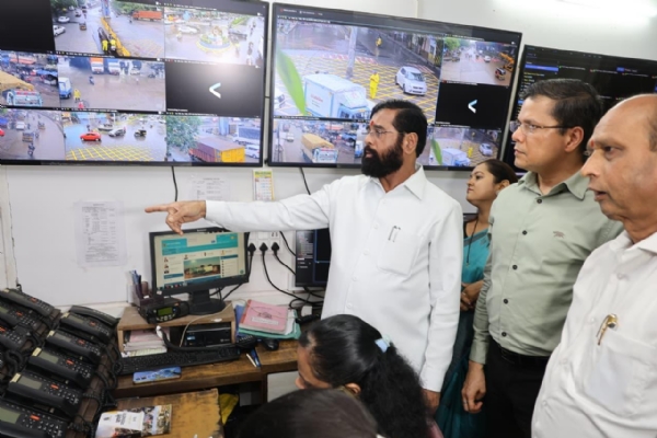 कामात हयगय करणाऱ्या अधिकाऱ्यांवर कारवाईचे दिले निर्देश कामात हयगय करणाऱ्या अधिकाऱ्यांवर कारवाईचे दिले निर्देश