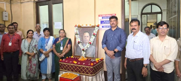 नारायण गोगटे यांना अभिवादन नारायण गोगटे यांना अभिवादन