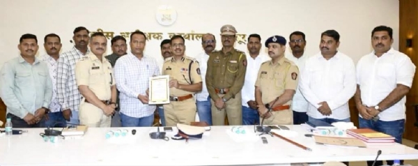 स्थानिक गुन्हे शाखेच्या गौरव स्थानिक गुन्हे शाखेच्या गौरव