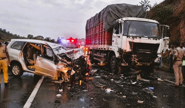 कर्नाटकमधील भीषण अपघाताचे छायाचित्र कर्नाटकमधील भीषण अपघाताचे छायाचित्र