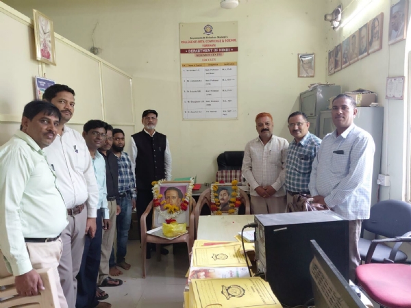 ज्ञानोपासक महाविद्यालयात लोकशाहीर अण्णाभाऊ साठे यांची १०६ वी जयंती उत्साहात साजरी