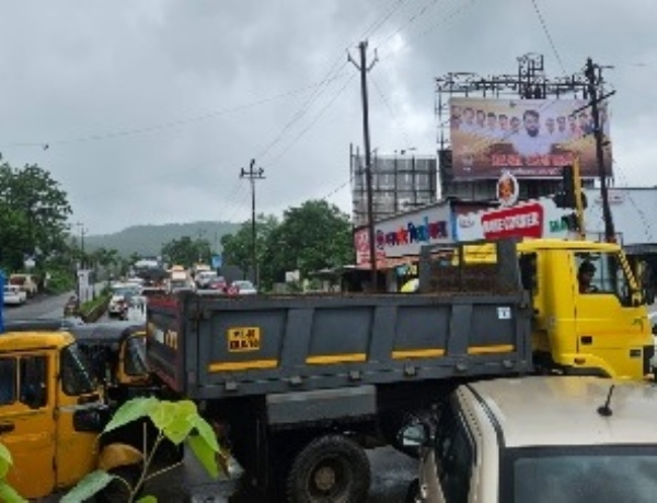 लाखो खर्चून उभारलेला सिग्नल शोपीस; कर्जतमध्ये वाहतूक कोंडी कायम