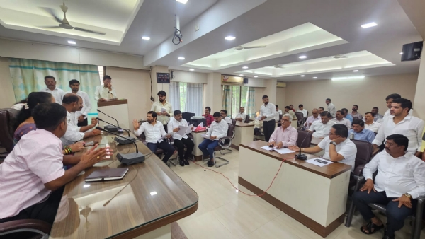 सदर स्मरणपत्राची प्रत मुख्य कार्यकारी अधिकारी, रायगड-अलिबाग तसेच कर्जत पोलीस ठाण्याचे संबंधित वरिष्ठ अधिकारी यांना माहितीसाठी देण्यात आली आहे.यावेळेस मा.मुख्याधिकारी चव्हाण साहेब, मा.नगराध्यक्ष, मा.उपनगराध्यक्ष, सर्व नगरसेवक, तसेच मा.सुधाकरभाऊ घारे, नितीनदादा सावंत, तसेच कर्जत शहर बचाव समितीचे सर्व सन्मानीय सदस्य तसेच नागरीक मोठ्या संख्येने उपस्थित होते.