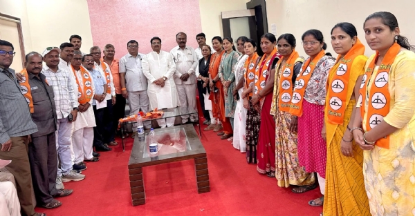 शिवसेनेत प्रवेश शिवसेनेत प्रवेश