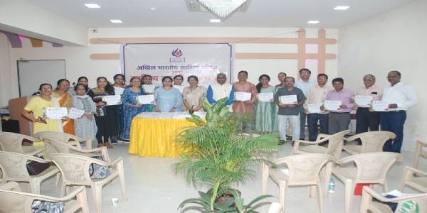 साहित्य भारतीच्या ‘आषाढरंग’ काव्यपुष्पातून बोरिवलीत रंगला कवितेचा जल्लोष