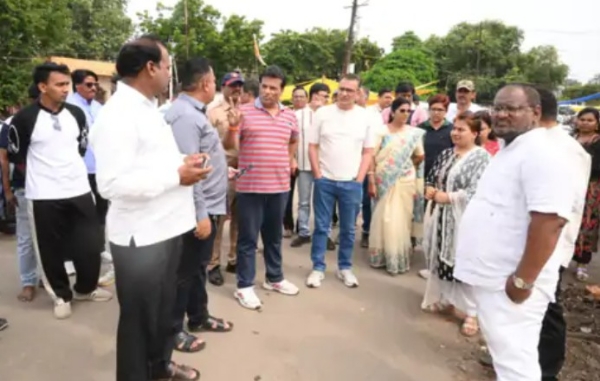 आरोग्य, स्वच्छता, मूलभूत सुविधेचे अधिकाऱ्यांना काम करण्याचे निर्देश आरोग्य, स्वच्छता, मूलभूत सुविधेचे अधिकाऱ्यांना काम करण्याचे निर्देश