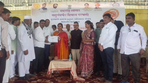 पशुधन व्यवसायातून शेतकऱ्यांनी उद्योजक बनावे : पालकमंत्री मेघना साकोरे-बोर्डीकर