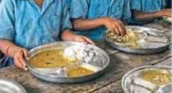 आश्रमशाळेत निकृष्ट आहाराच्या तक्रारी