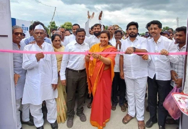 पालकमंत्री मेघना बोर्डीकर; साईनगरमधील 58 लाखांच्या सिमेंट रस्त्याचे लोकार्पण पालकमंत्री मेघना बोर्डीकर; साईनगरमधील 58 लाखांच्या सिमेंट रस्त्याचे लोकार्पण