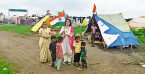 गावाबाहेरील झोपड्यांवर फडकतोय तिरंगा ध्वज:डॉ. जयश्री गुट्टेंच्या पुढाकारातून राष्ट्रध्वजाच्या सन्मानासाठी जनजागृती