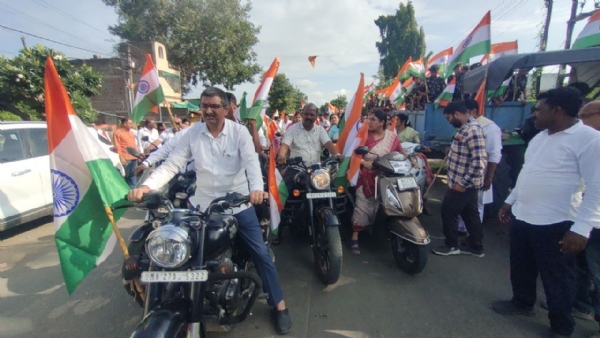 धामणगावात घरोघरी तिरंगा अभियानातर्गत तिरंगा रॅली धामणगावात घरोघरी तिरंगा अभियानातर्गत तिरंगा रॅली