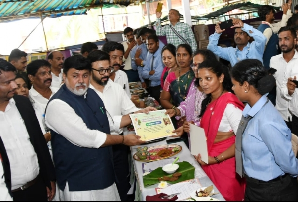रानभाज्या महोत्सवात पारितोषिक वितरण