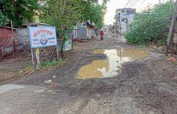 कापूसतळणीचा रस्ता बनला मृत्यूचा सापळा; उघड्या सळाखींनी अपघाताला निमंत्रण