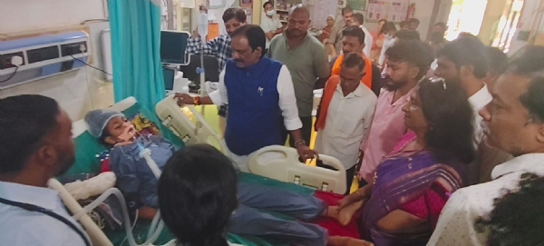 रुग्णालयात पाहणी करतांना अंबादास दानवे