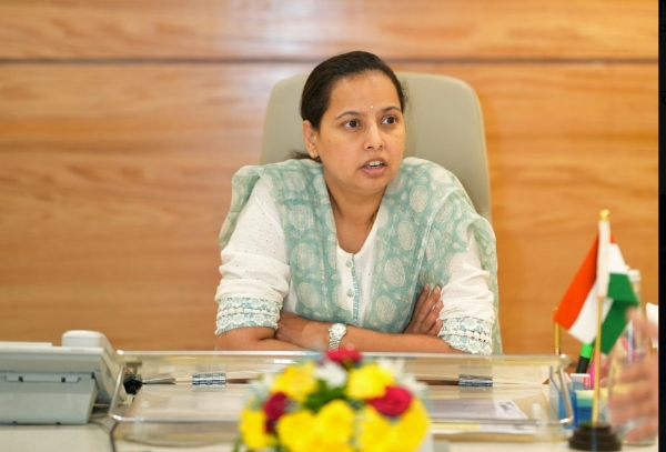 मंत्री आदिती तटकरे मंत्री आदिती तटकरे