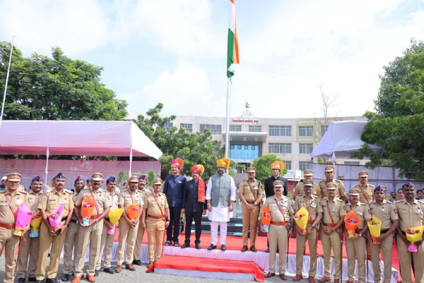 पालकमंत्री शिवेंद्रसिंहराजे भोसले पालकमंत्री शिवेंद्रसिंहराजे भोसले