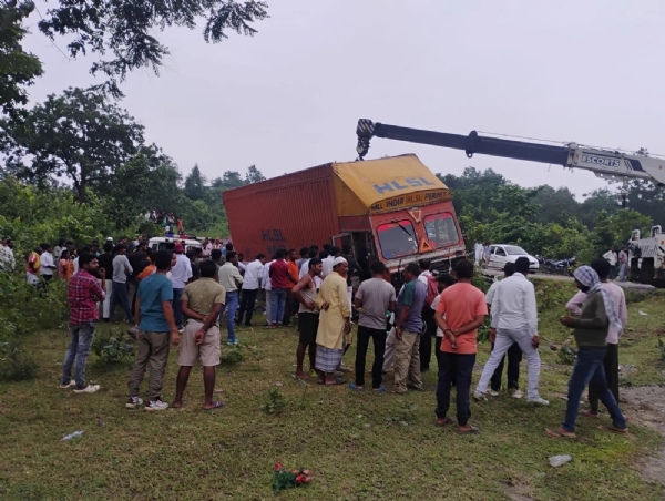 Jharkhand  Latehar 7 Killed Auto-Rickshaw Container Truck