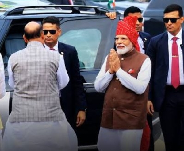 स्वातंत्र्य दिवस लाल किल्ला ध्वजारोहण पंतप्रधान मोदी