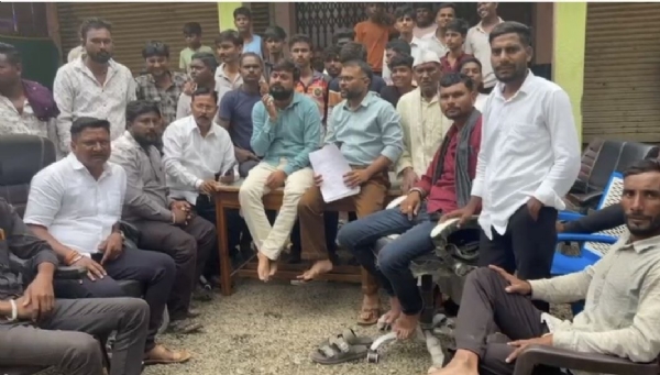 ग्रामसभा न घेतल्याने पळसखेडमध्ये नागरिक आक्रमक; ग्रामपंचायतीला ठोकले कुलूप ग्रामसभा न घेतल्याने पळसखेडमध्ये नागरिक आक्रमक; ग्रामपंचायतीला ठोकले कुलूप