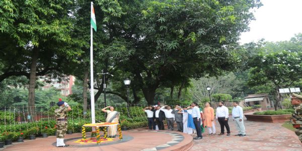 महाराष्ट्र सदनात स्वातंत्र्य दिन उत्साहात; डॉ. श्वेता सिंघल यांच्या हस्ते ध्वजारोहण