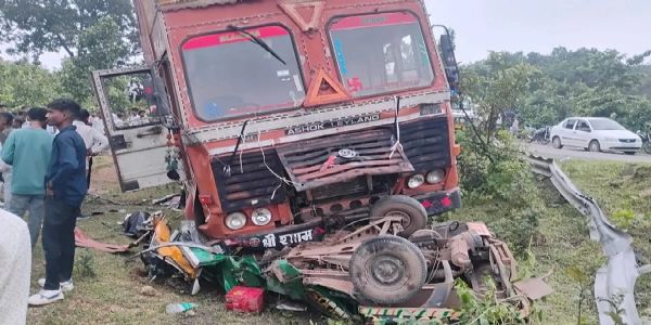 झारखंडमधील लातेहारमध्ये रिक्षा-कंटेनरच्या धडकेत 7 जणांचा मृत्यू