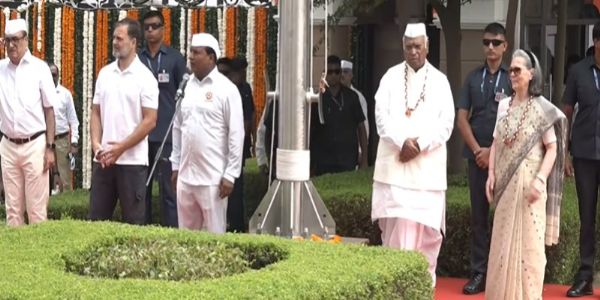गरिबी, बेरोजगारी आणि भीतीपासून मुक्ती हाच स्वातंत्र्याचा खरा अर्थ : खर्गे