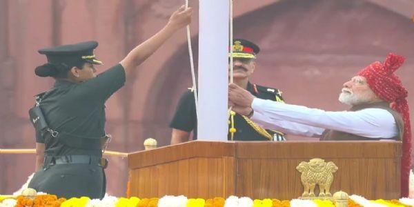 ऐतिहासिक विक्रम! लाल किल्ल्यावरून सलग १३व्यांदा पंतप्रधान मोदींनी राष्ट्राला केले संबोधित