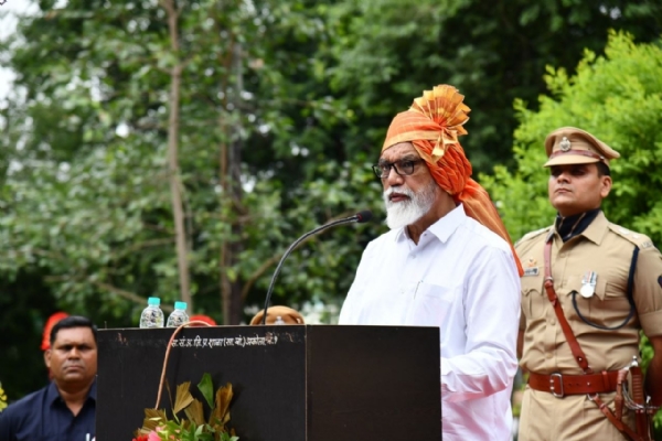 स्वातंत्र्यदिन उत्साहात साजरा जलसंधारण, शेतकऱ्यांच्या मदतीवर भर - दादाजी भुसे