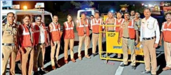 अतितीव्र लाईटचा वापर करणाऱ्यांवर कारवाई करणारे पथक.