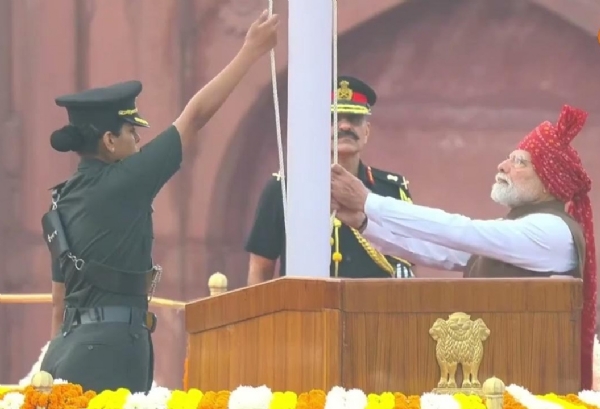 स्वातंत्र्य दिवस लाल किल्ला ध्वजारोहण पंतप्रधान मोदी