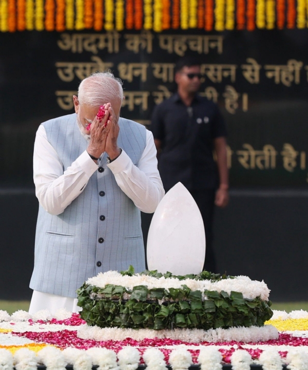 अटल बिहारी वाजपेयी यांच्या पुण्यतिथीनिमित्त राष्ट्रपती, उपराष्ट्रपतीसह पंतप्रधानांनी वाहिली श्रद्धांजली