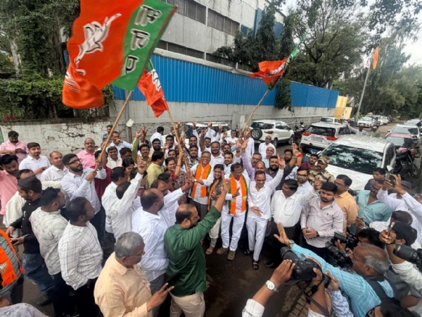 BJP celebrates Girish Mahajan