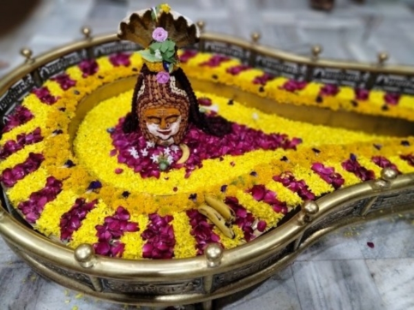 ‘ॐ नमः शिवाय’, ‘हर हर महादेव’च्या जयघोषाने शिवालये दुमदुमली; पहिला श्रावण सोमवार आणि नागपंचमीचा योग ‘ॐ नमः शिवाय’, ‘हर हर महादेव’च्या जयघोषाने शिवालये दुमदुमली; पहिला श्रावण सोमवार आणि नागपंचमीचा योग