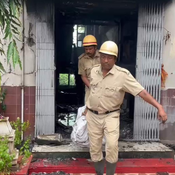 Fire at Tarapith Hotel West Bengal Six Devotees Dead Many Injured