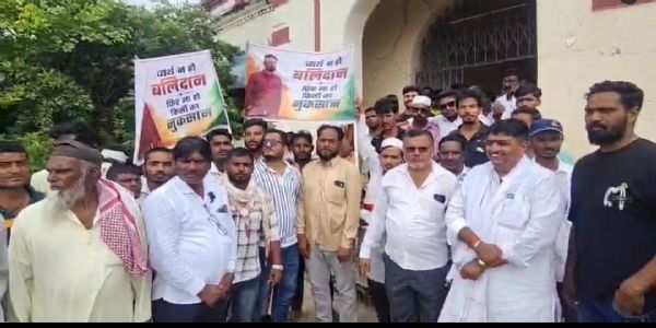 डॉ. पंजाबराव देशमुख कृषी विद्यापीठात प्रकल्पग्रस्तांचे ठिय्या आंदोलन; ४५१ कर्मचाऱ्यांची यादी रद्द करण्याची मागणी