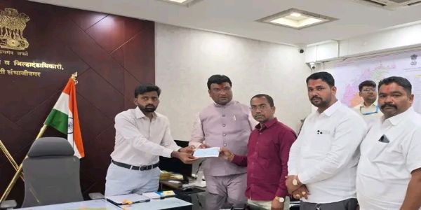 गणपती पुळे येथील दुर्घटनेतील मयतांच्या वारसांना मदतीचे वाटप