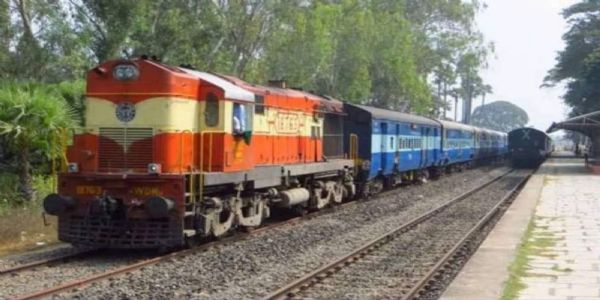 कुर्ला–सोलापूर विशेष रेल्वेला आता नियमित एक्स्प्रेसचा दर्जा; १९ ऑगस्टपासून नवा क्रमांक