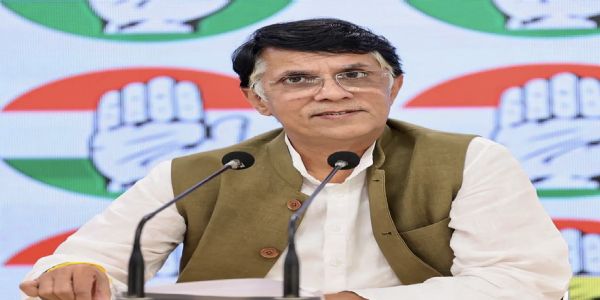 ज्ञानेश कुमारांना अमेरिकेत घेऊन जा, ईव्हीएमही पाठवू- पवन खेरा