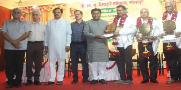 परतीचा पाऊस हीच सोलापूरची खरी जलकमाई; प्रत्येक थेंब अडवणे गरजेचे - रजनीश जोशी