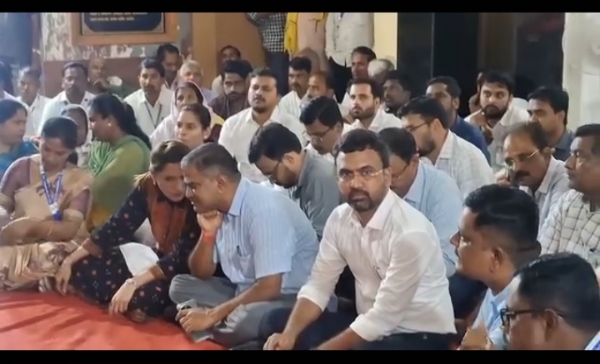 कामबंद आंदोलन कामबंद आंदोलन