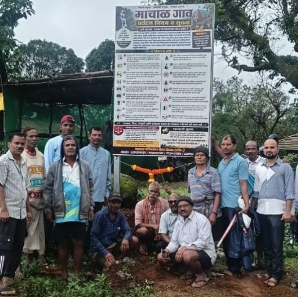 माचाळ गावात उभारलेला सूचनांचा फलक