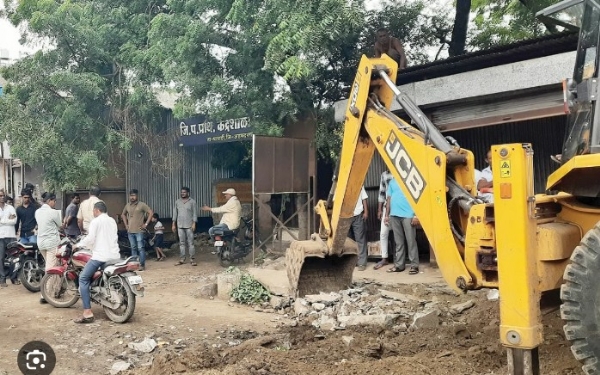 महामार्गाच्या हद्दीतील सर्व बेकायदा ढाबे, हॉटेल्सवर चालणार बुलडोझर
