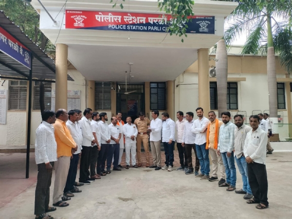 कारवाईची मागणी कारवाईची मागणी